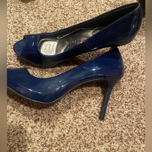 Heels - Picture 3 of 3